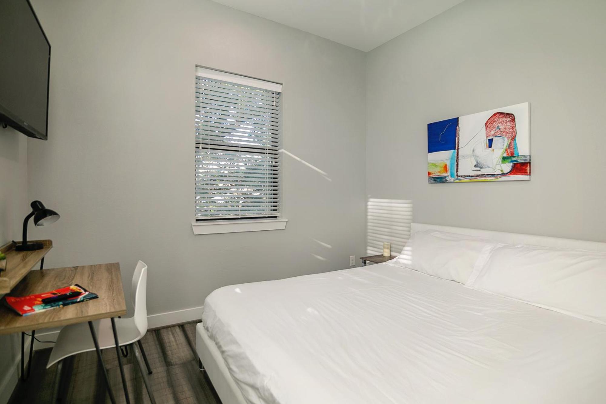 Montrose Guesthouse Suites By Dunyha Хьюстон Экстерьер фото